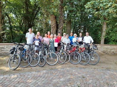 Die Teilnahmeurkunden fürs STADTRADELN 2024 sind überreicht.