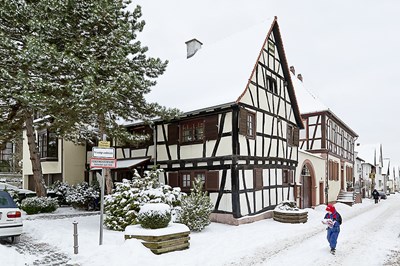 Schlossstraße im Winter.