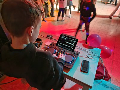 Hey, Mister DJ: Halbjahreszeugnisparty im JuZ mit DJ Lio.