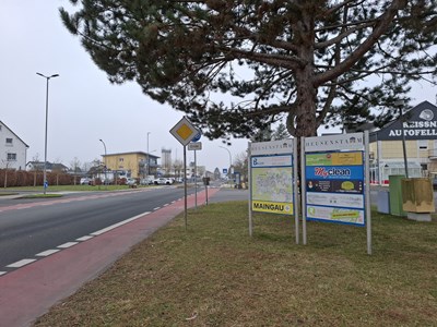 Beispiel: Städtische Werbeanlage an der Frankfurter Straße/Am Goldberg.