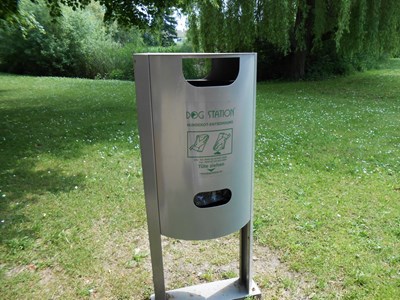 Eine der über 50 Dog Stationen im Stadtgebiet.