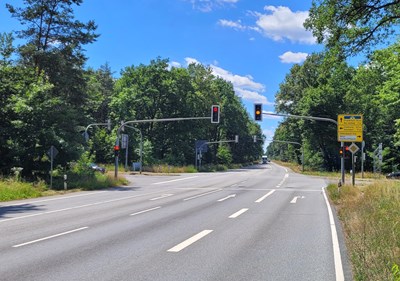 Die L 3117 zwischen Heusenstamm und Gravenbruch an der Wildhof-Kreuzung.