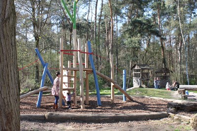 Unsere Spielgeräte und Außenanlage.