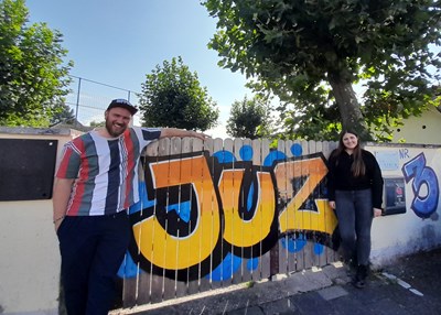 Jahn Scheel (l.) und Ralli Kaita (r.) von der Kinder- und Jugendförderung sind mit ihrem Team startbereit.