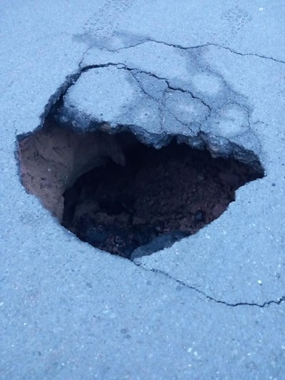 Akuter Straßeneinbruch in der Königsberger Straße.