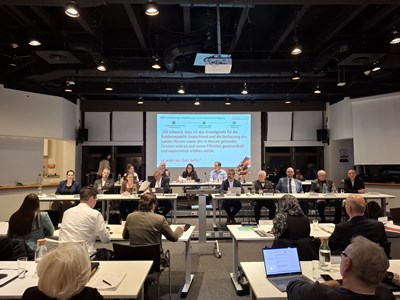 Der neu gewählte Magistrat (Reihe vorne).