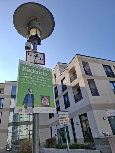 Respekt - Eines der drei Schilder-Motive im Zoom.