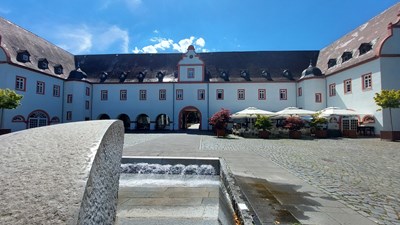 Schloss Schönborn inklusive Gastronomie.