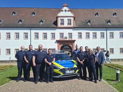 Das Heusenstammer Stadtpolizei-Team ist komplett – Foto mit Fachdienstleiter Sicherheit & Ordnung Christian Rücker (hinten Mitte) und Ordnungsdezernent Erster Stadtrat Paul Sassen (r.).