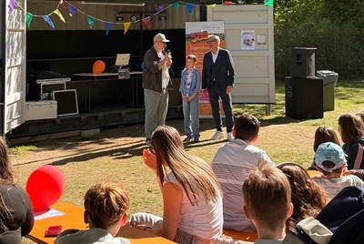 Offizielle Eröffnungsfeier des Containers – der neue Begegnungs- und Freizeitort für Kinder und Jugendliche.