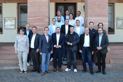Gruppenfoto der Bürgermeister und Hauptamtlichen des Kreises Offenbach.
