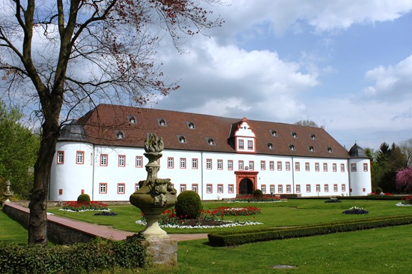 Schloss Schönborn im Frühjahr. (Foto: R. Dinkelborg/Magistrat)