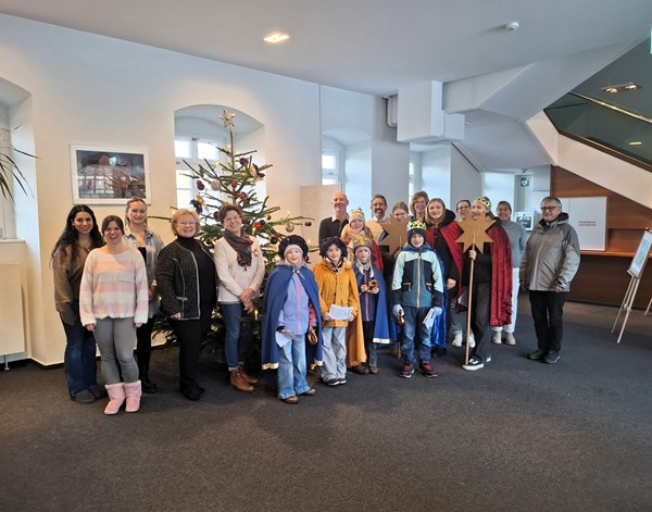 Die Heusenstammer Sternsingerinnen und -singer besuchen das Rathaus 