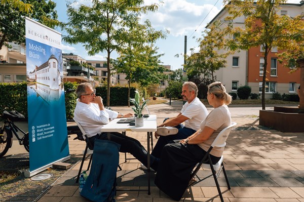 Bürgermeister Steffen Ball im "Public Office"