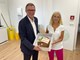 Herzlich willkommen in Heusenstamm. V.l. Bürgermeister Steffen Ball und Schulleiterin Gerlinde Herd-Huber.
